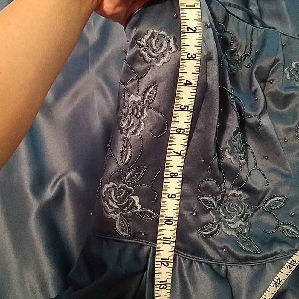 Dress - Picture 7 of 12